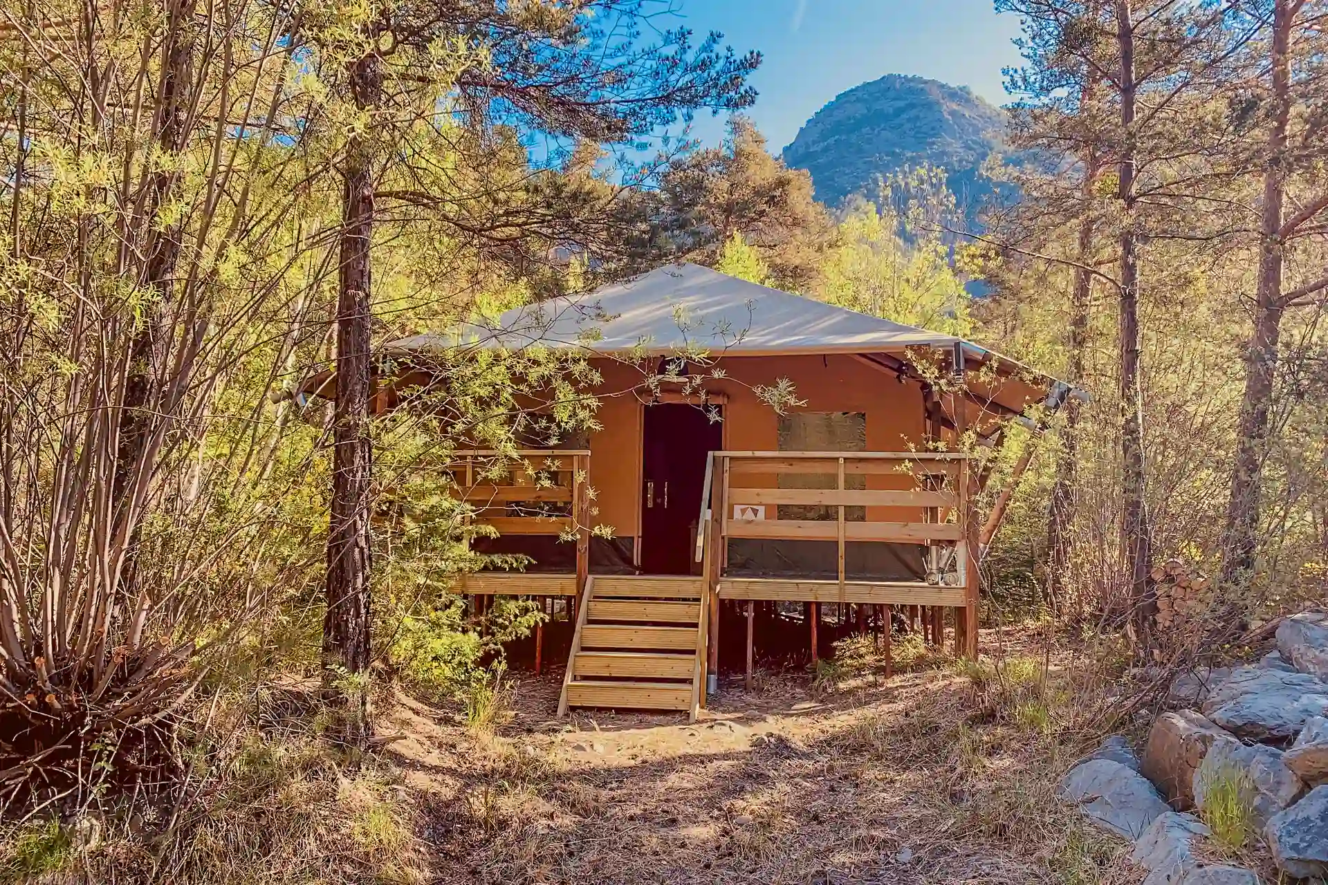 logements glamping au coeur des alpes de haute provence